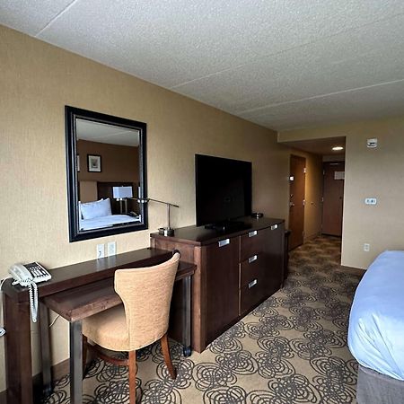 Doubletree By Hilton Bay City - Riverfront Екстериор снимка