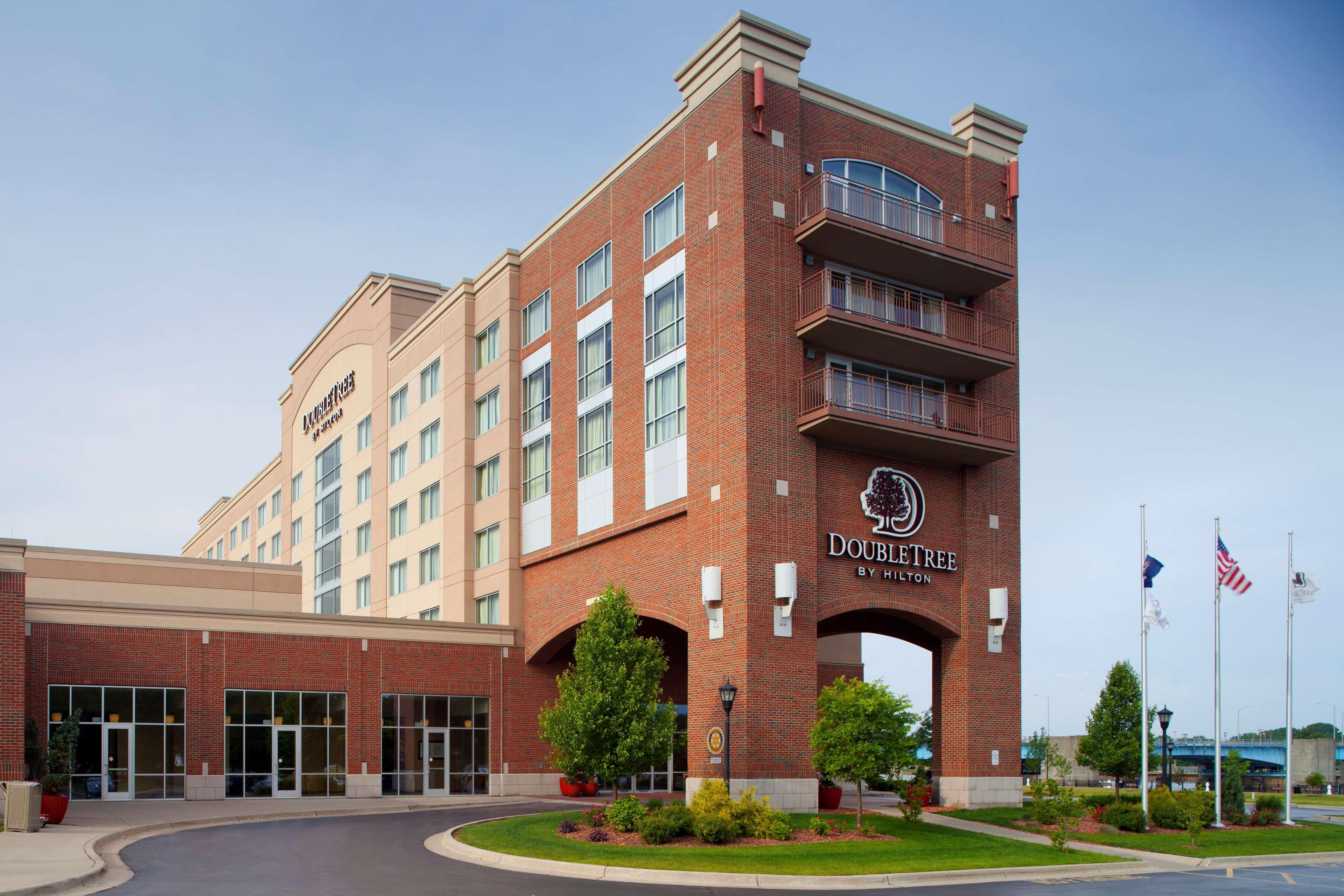 Doubletree By Hilton Bay City - Riverfront Екстериор снимка