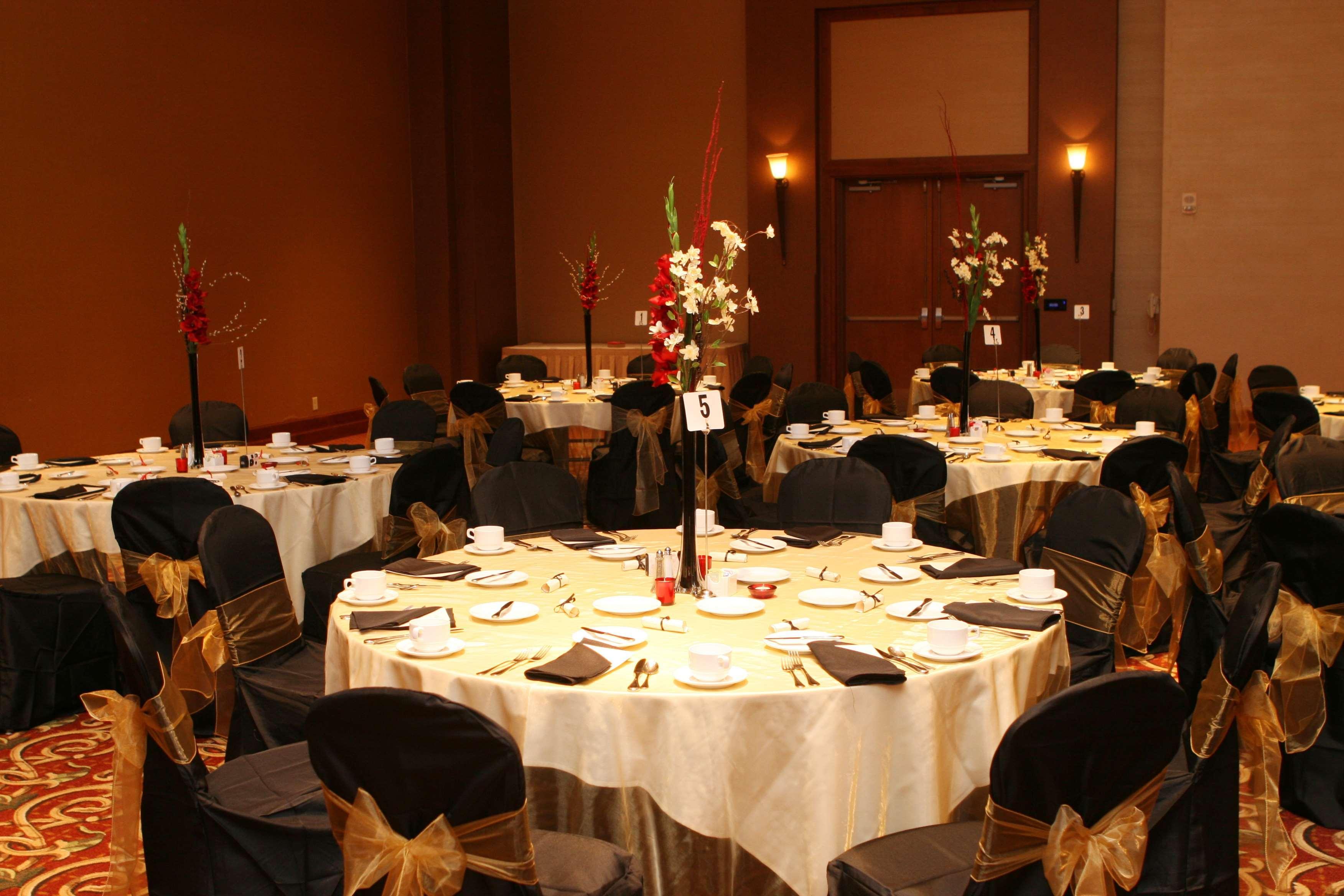 Doubletree By Hilton Bay City - Riverfront Ресторант снимка