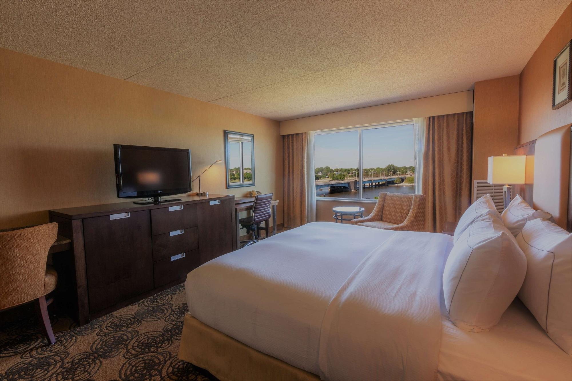 Doubletree By Hilton Bay City - Riverfront Екстериор снимка