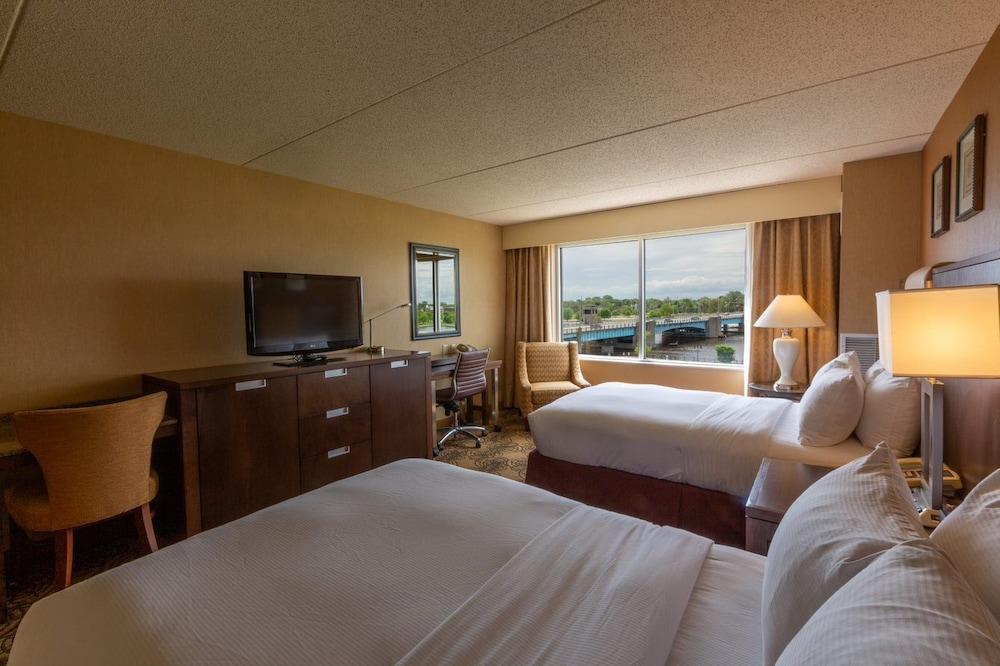 Doubletree By Hilton Bay City - Riverfront Екстериор снимка
