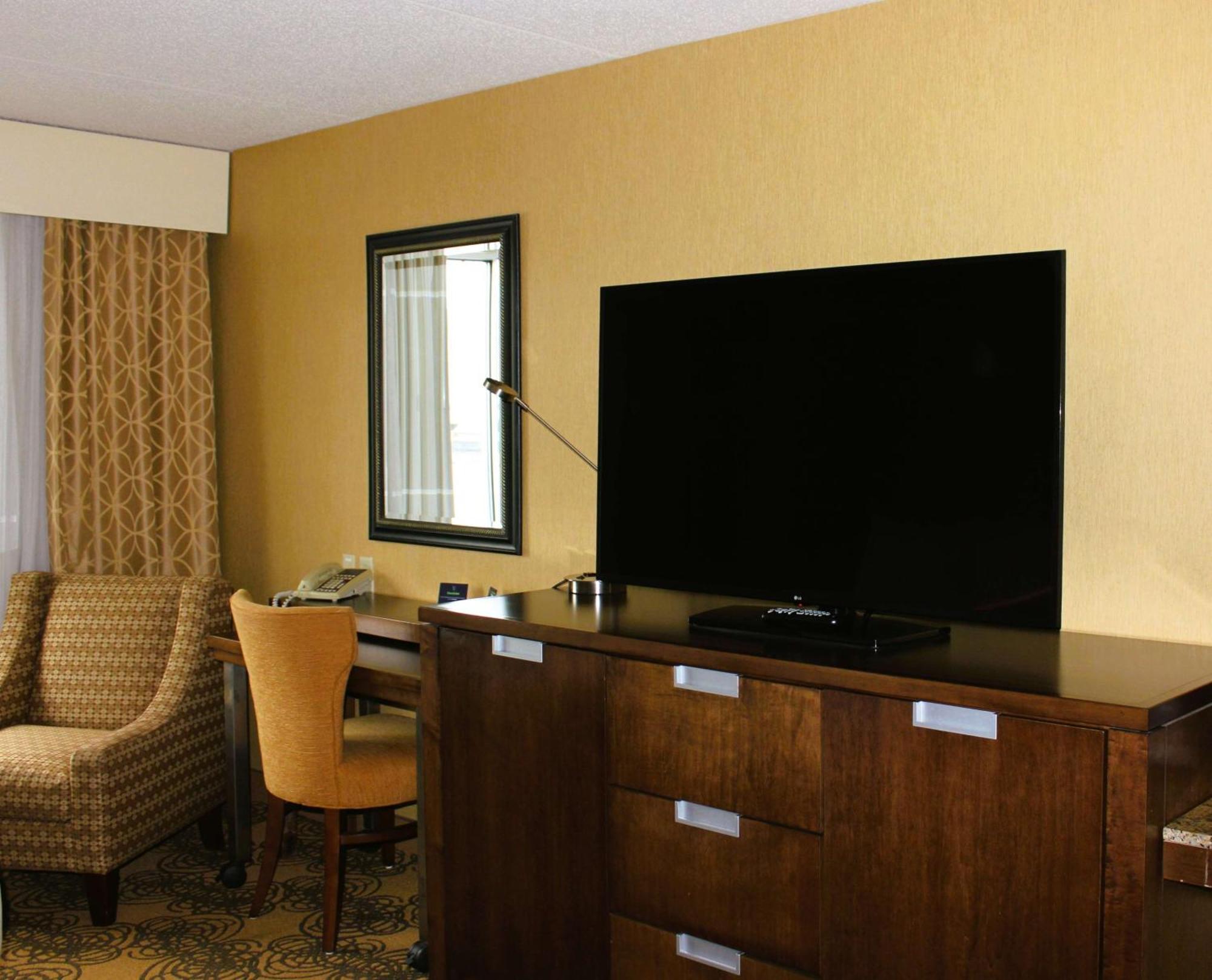 Doubletree By Hilton Bay City - Riverfront Екстериор снимка