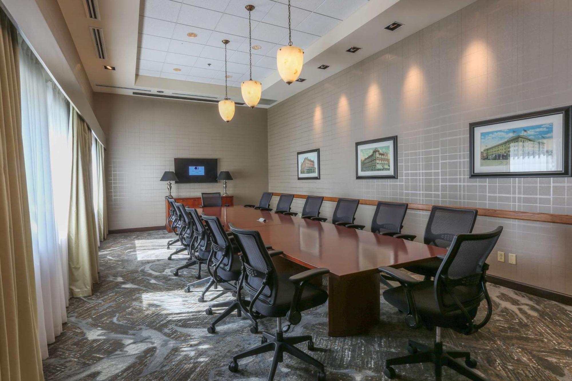 Doubletree By Hilton Bay City - Riverfront Екстериор снимка
