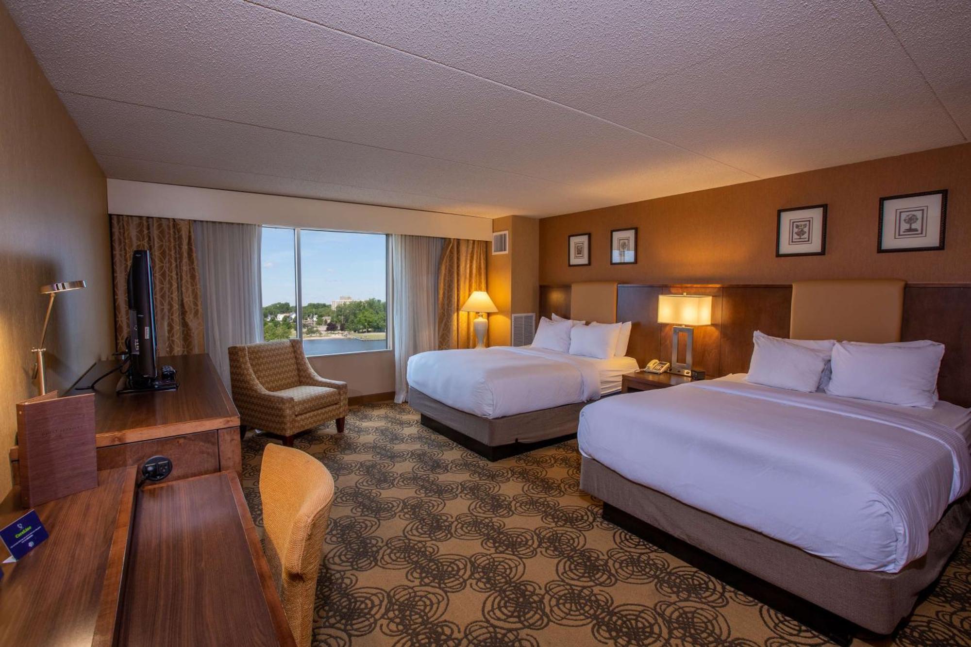 Doubletree By Hilton Bay City - Riverfront Екстериор снимка