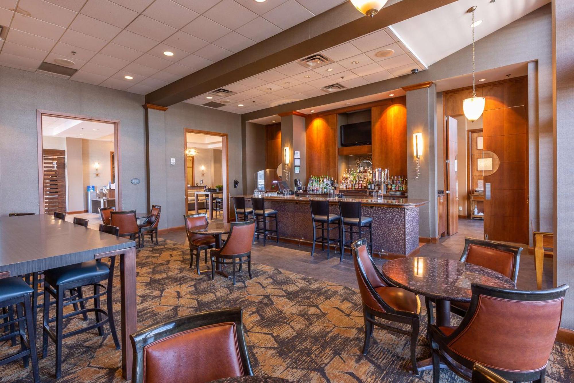 Doubletree By Hilton Bay City - Riverfront Екстериор снимка