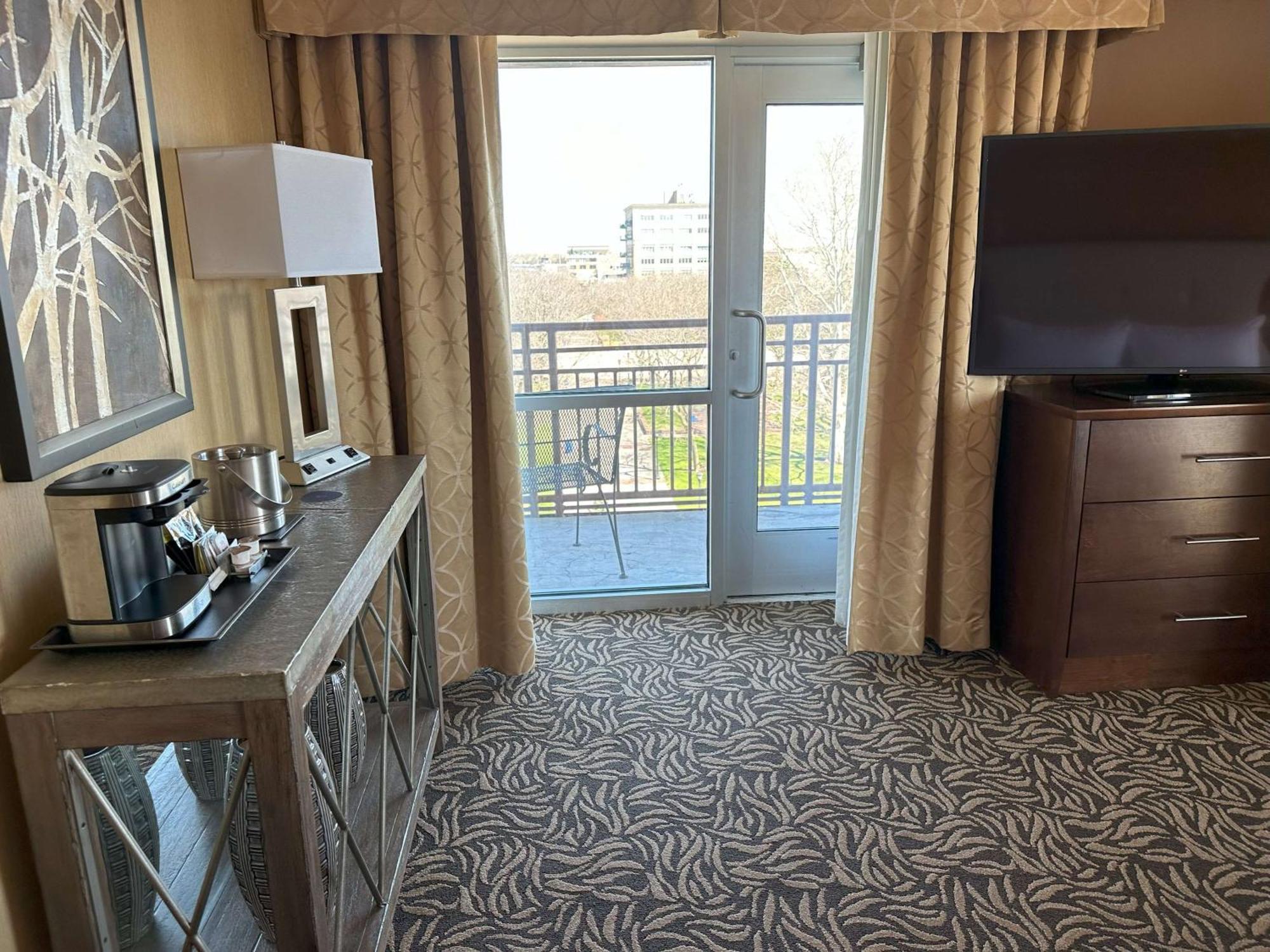 Doubletree By Hilton Bay City - Riverfront Екстериор снимка