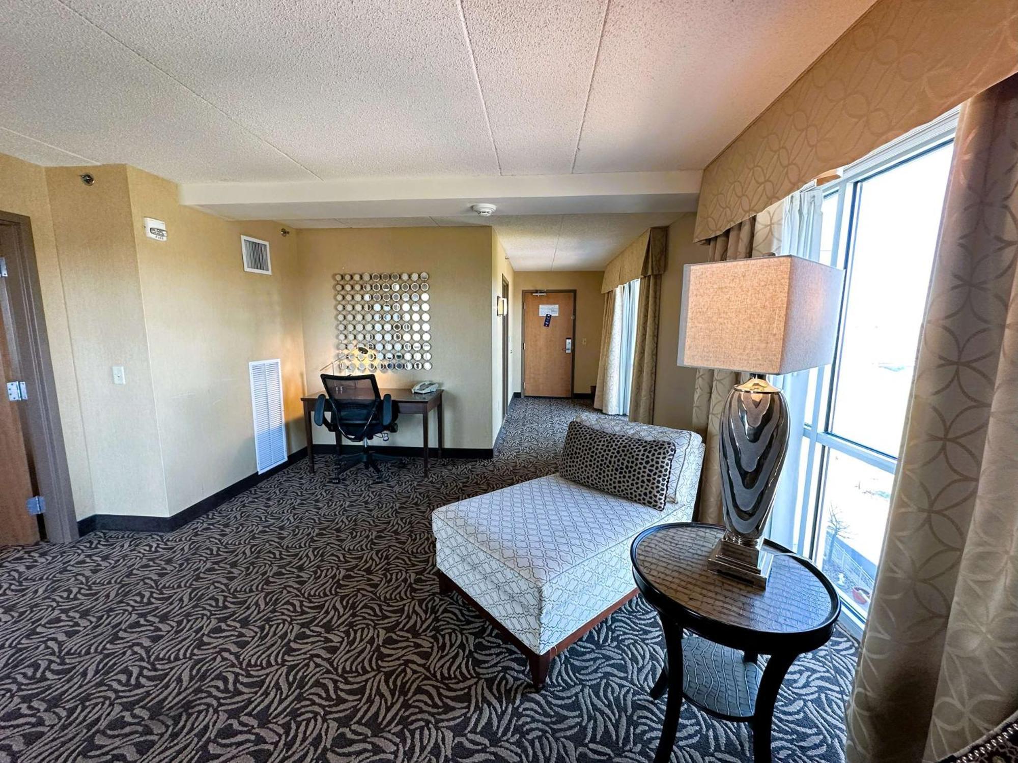 Doubletree By Hilton Bay City - Riverfront Екстериор снимка
