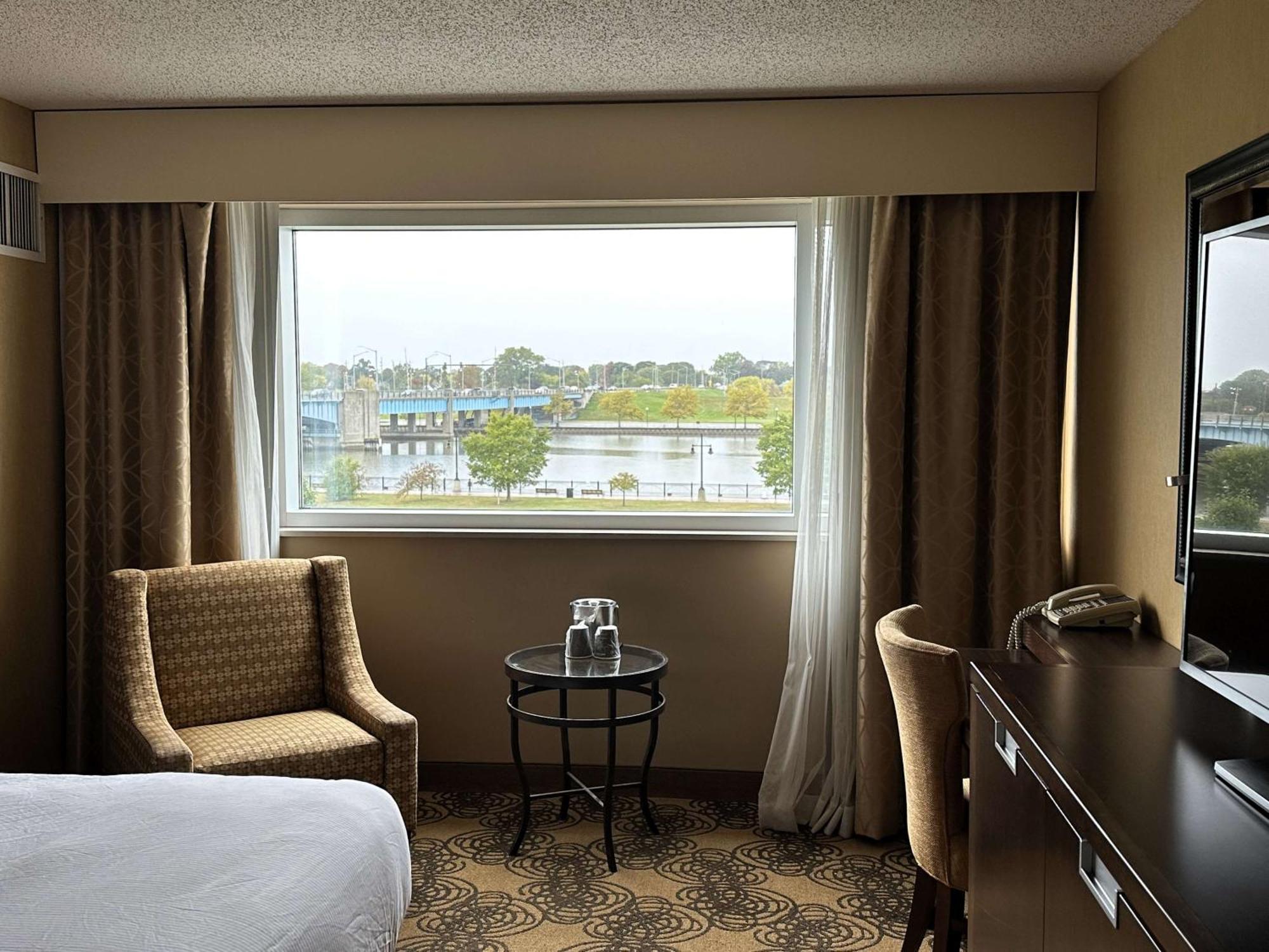 Doubletree By Hilton Bay City - Riverfront Екстериор снимка