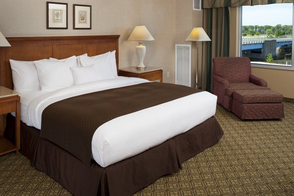 Doubletree By Hilton Bay City - Riverfront Стая снимка